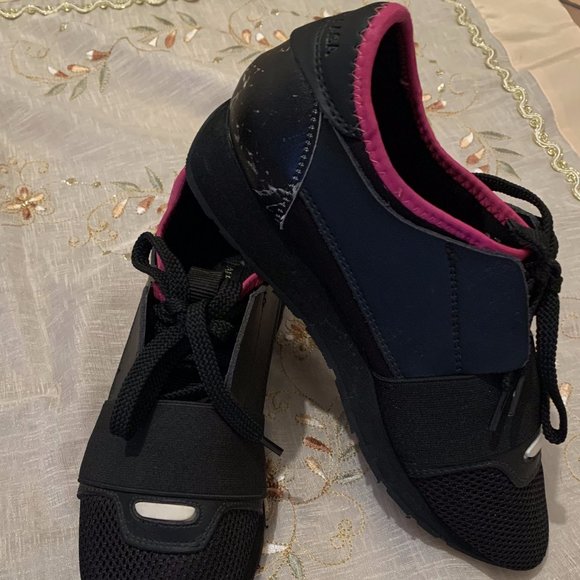 Balenciaga race runner in pink and black - Picture 8 of 8